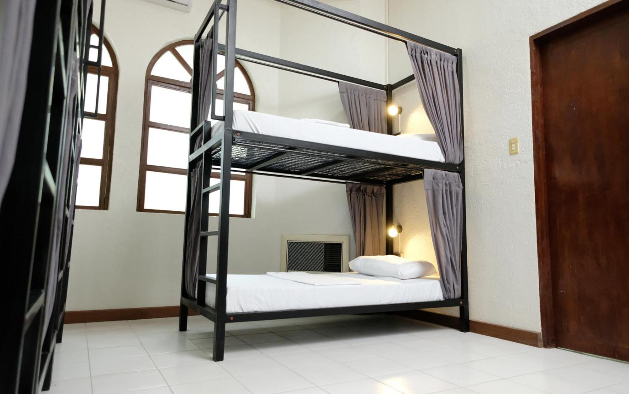 Mad Monkey Dumaguete Hostel Dumaguete City Buitenkant foto